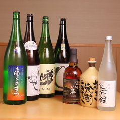 厳選地酒を種類豊富にご用意。自慢の料理と相性抜群
