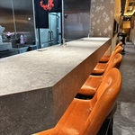 【カウンター席6席】A5和牛の食べ放題を堪能。厳選塩や独自の食べ方が、お肉の旨味を引き出します。