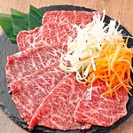 和牛炙り焼きしゃぶなど、名物メニュー多数♪バランスの取れた赤身と脂の旨味がお口の中で広がります