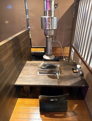 ２人だけの空間をお楽しみください　空調の関係やモニターの関係上少し隙間はございます！