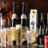 懐かしさ漂う昭和レトロな空間で、心ゆくまで一杯を。博多サワーや和風だしサワーなど、個性あふれるご当地ドリンクに加え、定番の生ビールや焼酎、日本酒まで多彩なラインナップをご用意。料理とお酒を楽しむひとときは、まさに大人の特権。仕事帰りや宴会利用にもぴったりな一軒です。