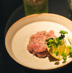 炙り和牛塩ユッケ