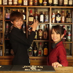 徹底的に飲みたい夜もダーツに興じる夜も！気さくな店員がしっかりサポートします！