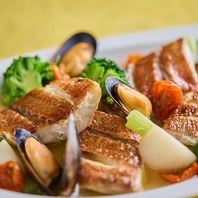 南欧風の明るいダイニングで楽しむ色鮮やかな料理