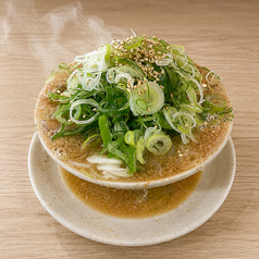 飲めるもつ煮込み　ネギ増し