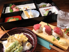 はたや 肉刺し もつ煮 天ぷら串 時々刺身のコース写真