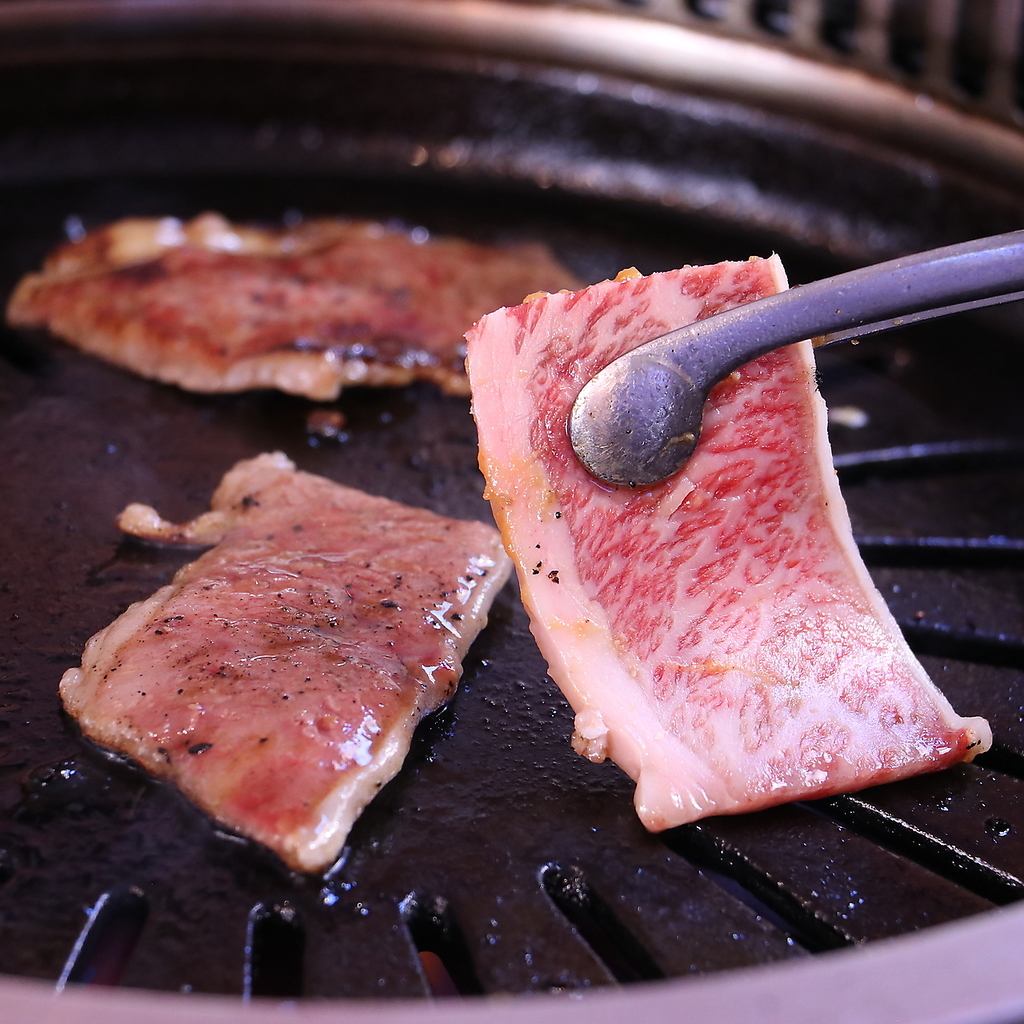 口の中でとろける贅沢。自分へのご褒美はやっぱり焼肉に限る。