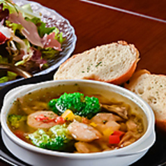 野菜とエビのアヒージョ