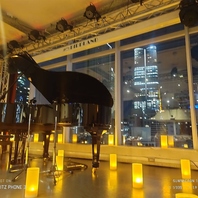 200インチ大型スクリーン◎音楽と映像が融合する空間♪