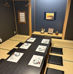 足を伸ばしてくつろげる掘りごたつ式の完全個室。