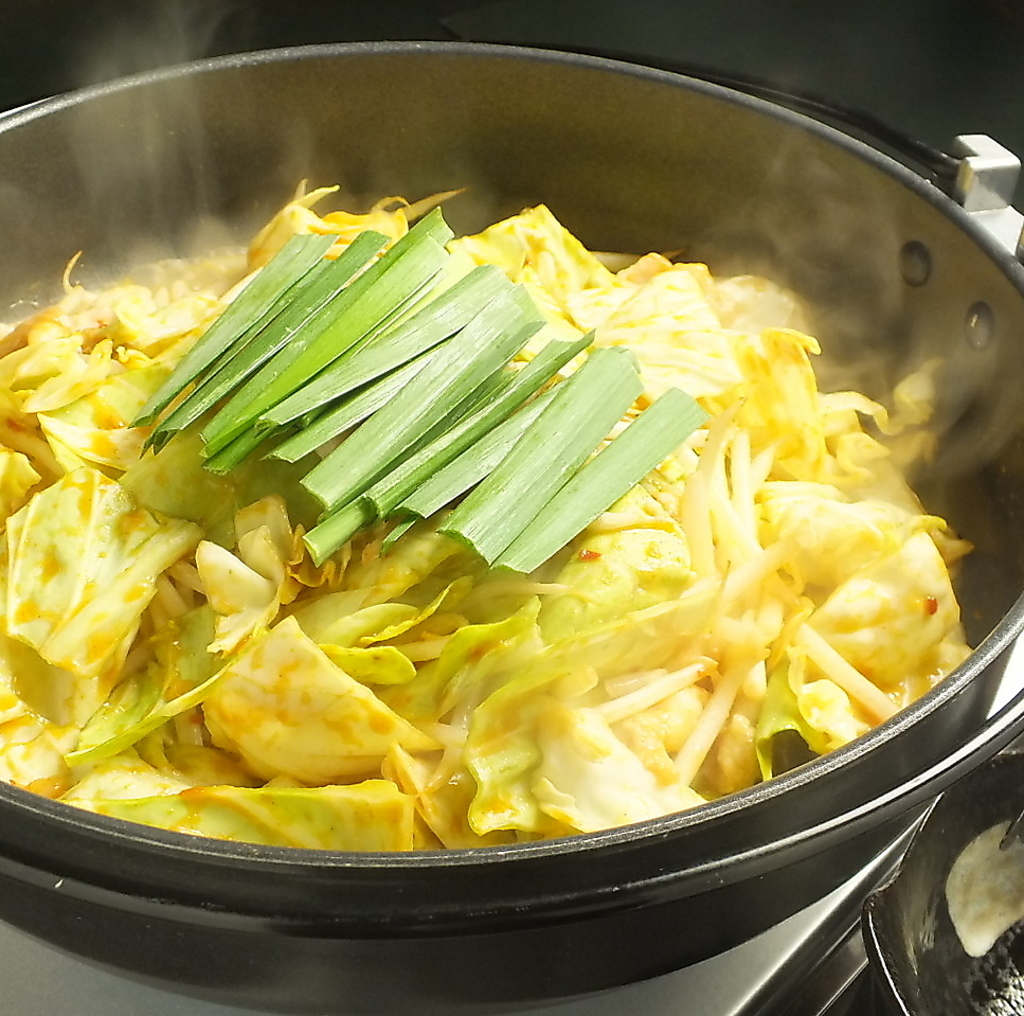 【ガッツリ食べたい時も！】おつまみ・サラダ・刺身・焼鳥のほか、お腹を満たす丼も大人気★〆にも◎