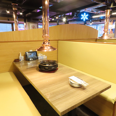 団体様も大歓迎のオープンスペースのお席を多数ご用意！結合も可能の為柔軟に席は配席対応致しますので、ご要望含めお待ちしております！