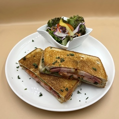 王様のおすすめホットサンド(サラダ付)