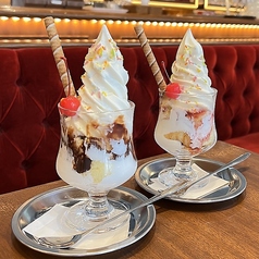 ソフトクリームパフェ(チョコ/ベリー)