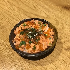 ミニ鮭いくら丼