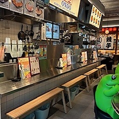 1～2名×4卓のカウンター☆ライブ感◎