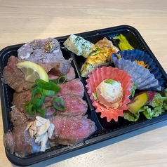牛すき焼きと和牛の二色弁当