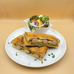 ホットサンドカレー&ウインナー(サラダ付)