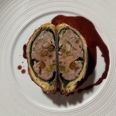 鶏つくねとフォアグラのパイ包み焼き