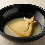 こだわりの白みそ仕立てのおでんは各種あります。