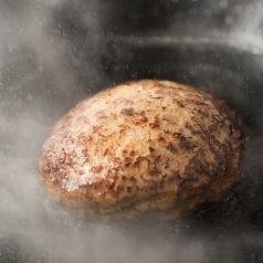 NICKのランチ名物と言えば肉汁溢れる絶品ハンバーグ!