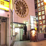 1階入り口の外観でございます。ここから入っていただき、奥にあるエレベーターでお上がり下さい。