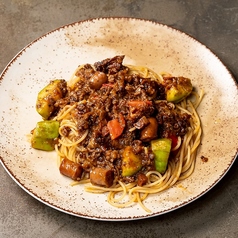 和牛の牛すじと香味野菜のたっぷりミートソース