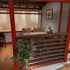 ２～4名様までお座りいただける半個室のお席になります。