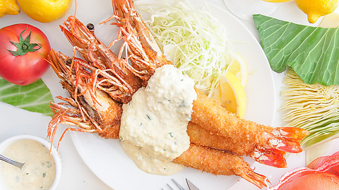 稀少で市場にあまり出回らない特大海老シータイガのみを使った大海老フライのお店♪