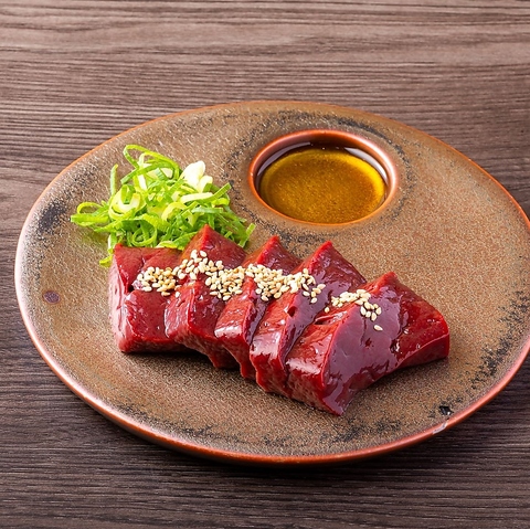 大阪日本橋で圧倒的コスパA5和牛&ホルモンを堪能◎瓶ビール329円!昼12時～営業,昼呑も