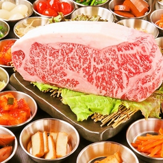 炭火×こだわりのお肉★ナムル等のたっぷり野菜と一緒に楽しむ韓国スタイルで◎の写真
