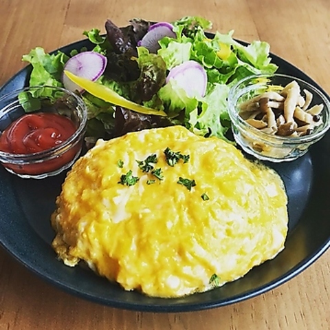 高級ホテルにいるような優雅さが味わえる。多世代が行き交う新時代系のお洒落カフェ