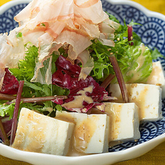 極薄鰹けずりと田舎豆腐サラダ