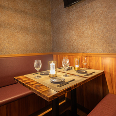 和モダンな店内で半個室ソファー席やモダンテーブル席や宴会用個室席も完備!女子会や大人数でのご宴会、デートやパーティー、様々なシーンにご利用いただけます☆周りを気にせずゆっくりとお食事を楽しんでいただけます♪是非お気軽にお問い合わせください。