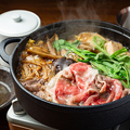 料理メニュー写真&nbsp;和牛を使用した大判薄切り肉の極上【すき焼き】