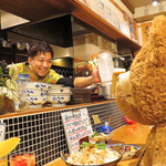 周りに愛され”キャプテン”と呼ばれるオーナーの明るく優しい人柄に初めての方も常連さんも虜です♪