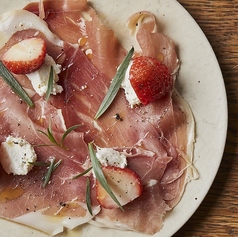 なんと！スペイン産生ハムと季節のフルーツコラボ