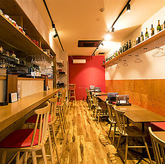 清潔感のある店内は、肩ひじ張らないアットホームな雰囲気が自慢！貸切も承っておりますので、大人数での宴会にもぜひご利用ください！飲み放題付のコースも6000円(税込)～ご用意◎皆様のご予約を心よりお待ちしております♪