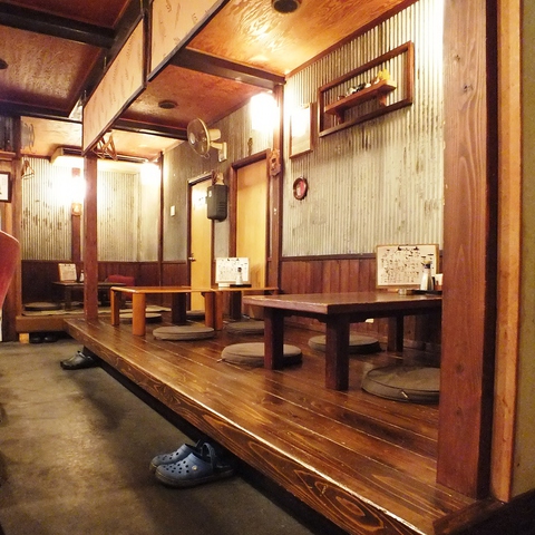 水戸駅南の隠れ家居酒屋。炭火の焼き鳥、旬の鮮魚、旨い酒をカウンターで愉しむ