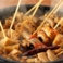 まるで中国の屋台を楽しんでいるかのような、本場の風を感じる「屋台煮込み串」もご用意◎お肉や野菜、キノコなどの食材を串に刺し、香辛料をふんだんに使ったスパイシーな出汁で煮込んだ人気の逸品です！熱々の煮込み串で身体が温まった後は、そこに冷えたお酒を合わせるのも◎旨味が溶け込んだ出汁も楽しめます♪
