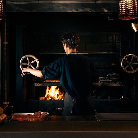 九州各地のテロワール食材が融合する料理と薪火グリラーで焼き上げる肉料理