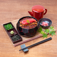 セットメニューにはお漬物とお吸い物がついています