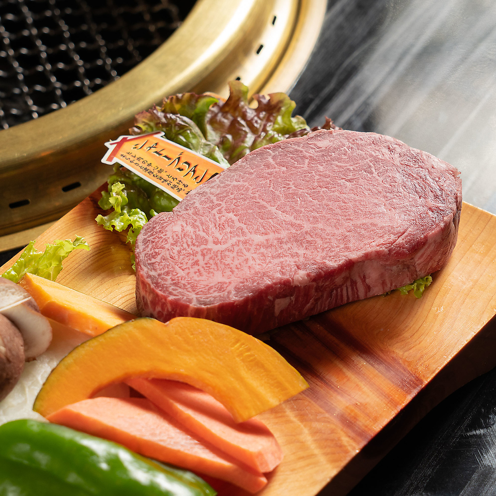 当店自慢のシャトーブリアンはヒレ肉のさらに中心にある赤身が多めのお肉です☆