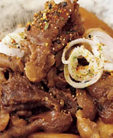 じっくり煮込んだ信州味噌の甘辛もつ煮込みをご堪能