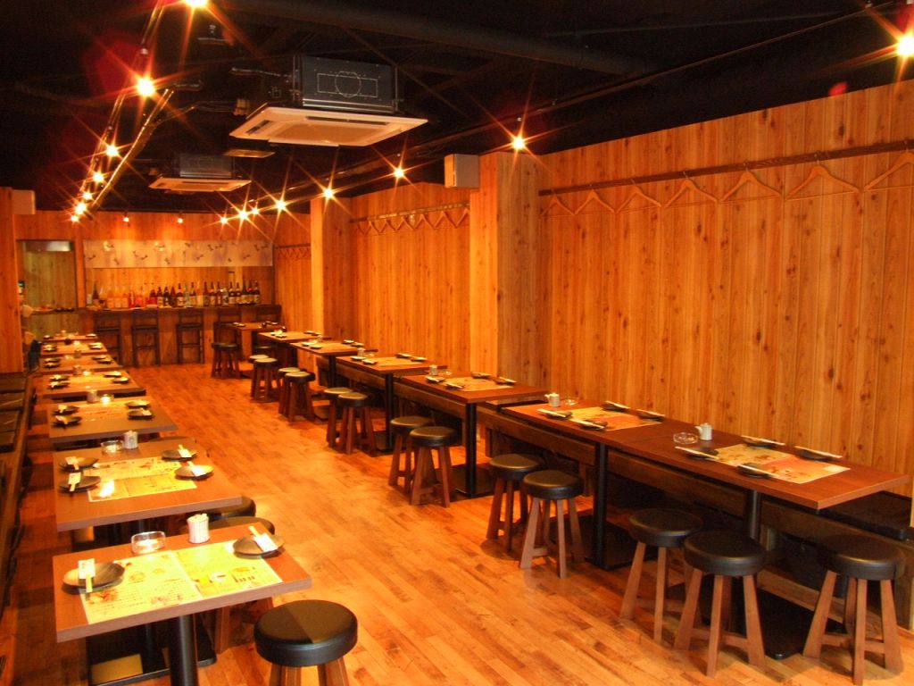 広々とした店内は最大60名様までご宴会可能！会社帰りにも立ち寄りやすい♪高島屋からスグですよ！