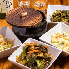 お料理と共にご提供する前菜は『お替わり自由』♪