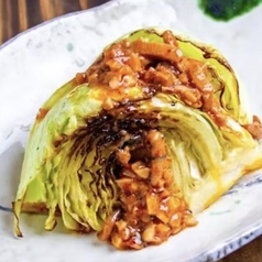 炭焼きキャベツ塩辛オイルがけ