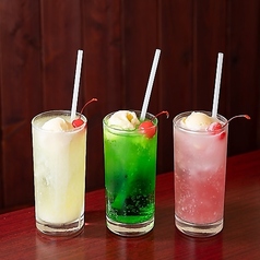 【クリームソーダ[Cream Soda]】メロンソーダ[Melon Cream Soda]/苺クリームソーダ[Strawberry Cream Soda]