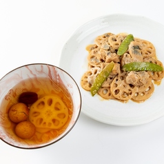 糖水×冷めたウナギと蓮根のココナッツミルク炒め