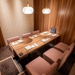 落ち着いた和モダンな店内で、ごゆっくりとお食事をお楽しみ下さい。